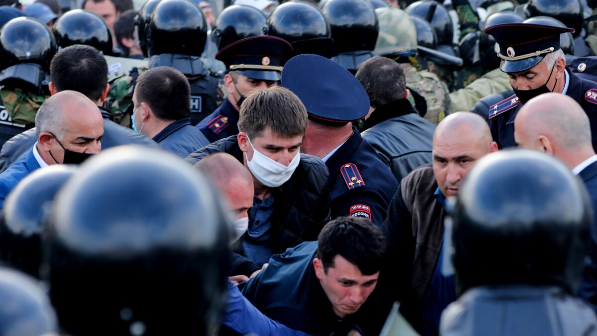 Задержанные после митинга ковид-диссидентов во Владикавказе жалуются на ...
