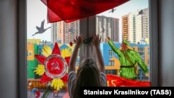 Із цих коштів фінансуються воєнізовані фестивалі, купівля інвентарю для стрільбищ, організація дитячих військових таборів, створення серіалів і відеороликів, а також концерти виконавців «дуже різного рівня»