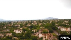 Ağdam şəhərinin dağıntıları, 2001-ci ilin yazı