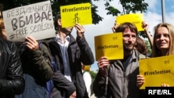 Фоторепортаж: у Києві пройшла акція на підтримку Олега Сенцова «Досить сидіти!» 