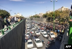 Motorists blocking a highway in Isfahan on the second day of protests, before security forces began attacking the peole.