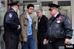 Артем Лоскутов в суде 1 мая 2016 года – после того, как ему были предъявлены обвинения в неповиновении полиции