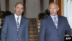 ფოტოზე: რუსეთისა და სომხეთის პრეზიდენტები, ვლადიმერ პუტინი და რობერტ ქოჩარიანი (ამჟამად სომხეთის ოპოზიციის ერთ-ერთი ლიდერი), 2007 წლის ფოტო.