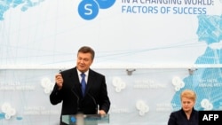 Ukrainian President Viktor Yanukovych (left) speaks during the 10th Yalta Annual Meeting in the Ukrainian resort of Yalta on September 20 as Lithuanian President Dalia Grybauskaite listens.