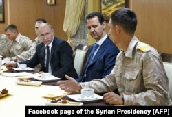 Владимир Путин, Башар Асад и российские военнослужащие на базе Хмеймим. 11 декабря
