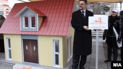 Министерот за финансии Зоран Ставрески го промовира проектот „Купи куќа, купи стан“. 26 јануари 2012.
