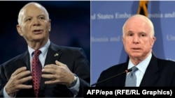 Senatorlar Ben Cardin (solda) və John McCain 