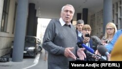 Novinar Milan Jovanović na početku suđenja bivšem predsedniku opštine Grocka Dragoljubu Simonoviću, 9. april 2019.