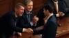 Спикер палаты представителей Конгресса США Пол Райан обменивается рукопожатием с премьер-министром Чехии Андреем Бабишем