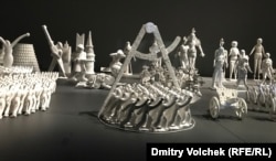 Фрагмент инсталляции Гриши Брускина в российском павильоне Венецианской биеннале