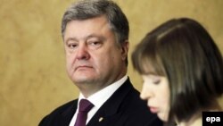 Presidentja Kaljulaid dhe presidenti Poroshenko para takimit të tyre të mbrëmshëm