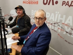 Євген Степаненко (ліворуч) та Юрій Макаров – ведучі програми «Війна і мир»