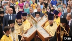 Крест Андрея Первозванного в форме буквы "Х", привезенный в Санкт-Петербург, 11 июля 2013 года. 