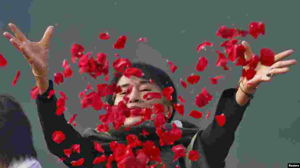 Myanmar's opposition leader Aung San Suu Kyi scatters rose petals at the memorial of India's first prime minister, Jawaharlal Nehru, in New Delhi on November 14. Suu Kyi is on a six-day visit to India. (Reuters/Ravi Choudhary)