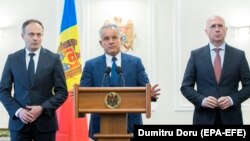 Vladimir Plahotniuc, Andrian Candu și Pavel Filip după consultările cu șeful statului, 2 aprilie 2019