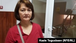 Гульмира Абишева, жена Кенжебека Абишева, осуждённого на семь лет по делу «джихадистов», — в перерыве между судебными заседаниями в день оглашения постановления апелляционного суда в Алматинском городском суде. 20 мая 2019 года.