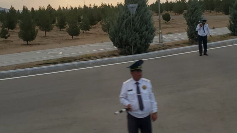 Awazada býujet işgärleri mejbury arassaçylyk işlerine çekilýär, köçeler ýapylýar