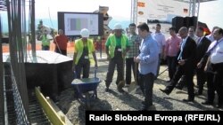 Премиерот Никола Груевски во посета на градилиштето на фабриката на Кромберг и Шуберт во индустриската зона Жабени кај Битола.