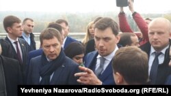 Прем'єр Олексій Гончарук відвідав місце будівництва мосту в Запоріжжі, 7 листопада 2019 року