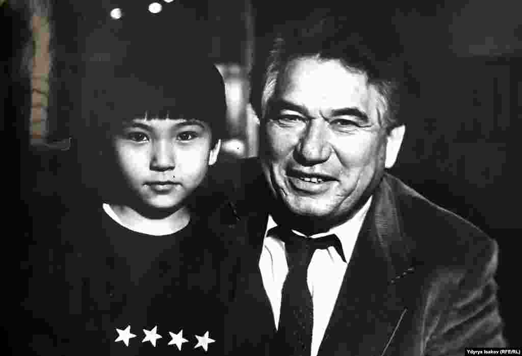 Чингиз Айтматов с сыном Эльдаром.