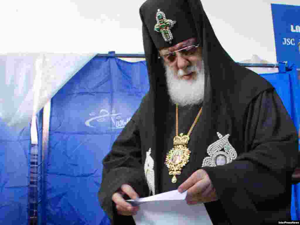 Грузинский Патриарх Илия II на избирательном участке в Тбилиси, 21 мая 2008