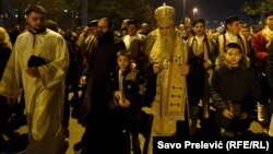 Mitropolit crnogorsko-primorski Amfilohije predvodi jednu od protestnih liturgija na ulicama Pogorice, 9. februar 2020.