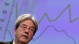 Paolo Gentiloni mutatta be az Európai Bizottság legújabb makrogazdasági előrejelzéseit. Fotó: Reuters