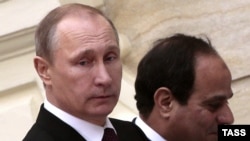 Russian President Vladimir Putin (left) and Egyptian President Abdel Fattah al-Sisi in Cairo in February 2015