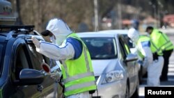 A koronavírus-járvány miatt már volt határellenőrzés Csehország és Szlovákia között. Drietoma, 2020. március 13.