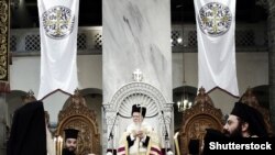 Вселченскиот Патријарх Вартоломеј при миса во посета на грчка црква
