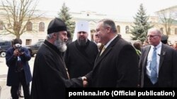 Архієпископ Климент (ліворуч), митрополит Епіфаній і держсекретар США Майк Помпео, Київ, 31 січня 2020 року