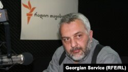 Уже бывший глава грузинского ЦИКа сегодня на публике не появлялся. Что побудило Зураба Харатишвили оставить пост в самом разгаре предвыборной кампании?