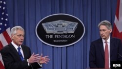 Міністр оборони США Чак Гейґел і його британський колега Філіп Гаммонд під час зустрічі в Пентагоні, 26 березня 2014 року