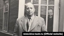 Евгений Шварц, Комарово, лето 1956. На заднем плане - Елена Юнгер