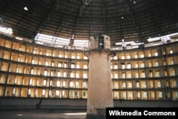 Kubada panoptikon qaydasıyla tikilmiş həbsxana