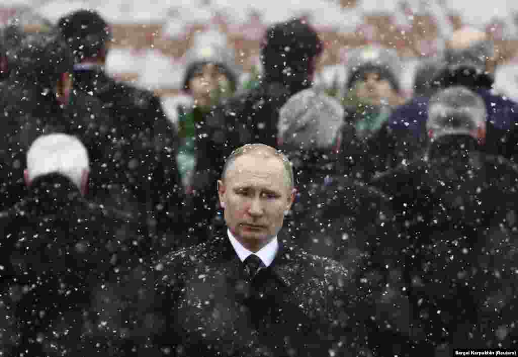 Russian President Vladimir Putin attends a wreath-laying ceremony to mark the Defender of the Fatherland Day at the Tomb of the Unknown Soldier by the Kremlin wall in central Moscow. (Reuters/Sergei Karpukhin)