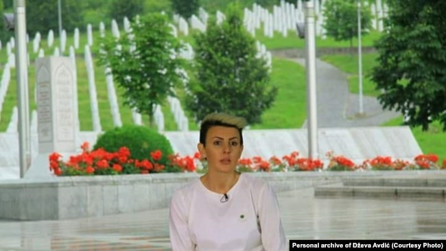 Dževa Avdić je imala nepunih devet godina kada je s majkom i bratom izbjegla iz Srebrenice, 12. jula 1995. godine.