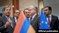Министр иностранных дел Армении Эдвард Налбандян в Брюсселе во время очередного заседания Совета по сотрудничеству Армения-ЕС, 18 января 2016 г. 