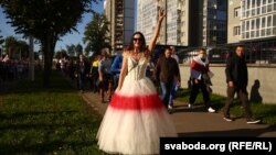 Іна Зайцава на маршы пратэсту ў Менску 20 верасьня 2020
