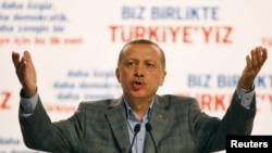 Режеп Тайып Эрдоган Истанбулдагы маалымат жыйынында, 2010-жылдын 12-сентябры.