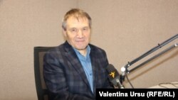 Analistul politic Nicolae Negru în studioul Europei Libere de la Chișinău 