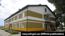 У військовому містечку морських піхотинців неподалік Одеси. Фото Служби зв’язків з громадськістю Командування ВМС ЗСУ