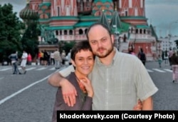 Vladimir Kara-Murza and his wife, Yevgenia (file photo)