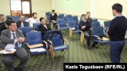 Присутствующие на презентации инициативы топ-бизнесмена Маргулана Сейсембаева «Я отвечаю». Алматы, 21 сентября 2015 года.