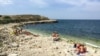 Розтрощені пляжі: як Севастополь готується до курортного сезону