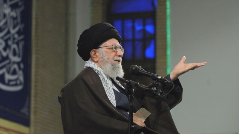 Хаменеи ги обвини „непријателите“ за протестите против носење хиџаб 