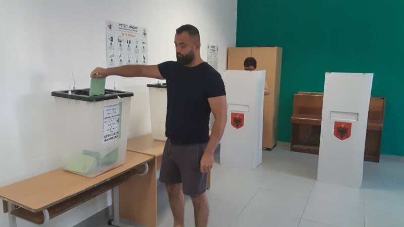 Тензичен изборен процес во Албанија 