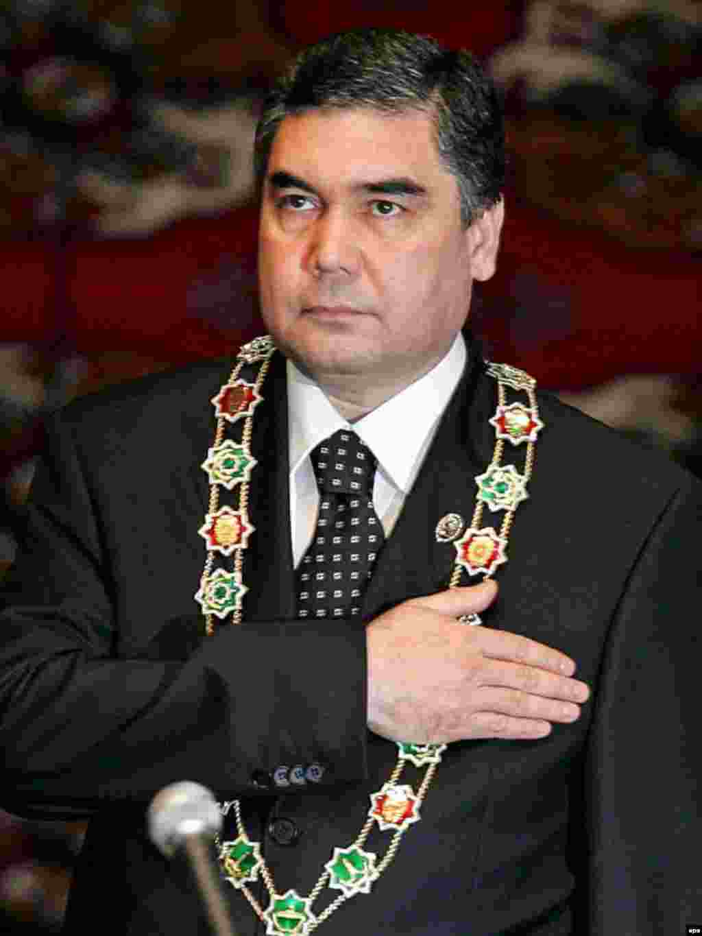Ишқобод, 14 феврали 2007 - Дар рӯзе, ки барои аксари ҷавонони ҷаҳон чун рӯзи ошиқон маҳсуб мегардад, Туркманистон расман соҳиби президенти нав шуд.