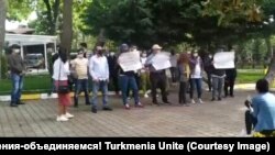 Türkmen aktiwistleriniň protest aksiýasy. Stambul, maý, 2020 