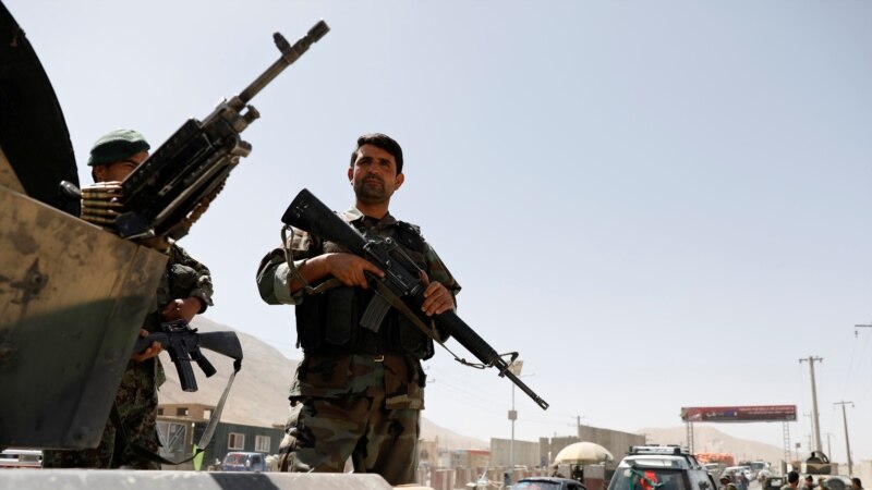 Талибанците заземаа база на авганистанската армија 